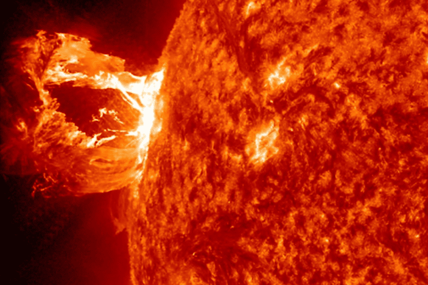 小质量红星的超级耀发（包括X-射线、紫外线）是太阳的10-1000倍，可以杀死各种生命<br>