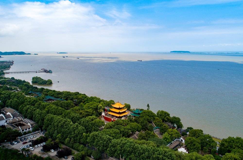 俯瞰岳阳楼和洞庭湖 图源自：视觉中国