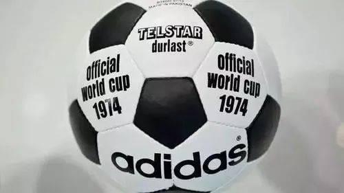 那届世界杯的用球“电视之星”就是象征着世界杯拥抱电视<br>