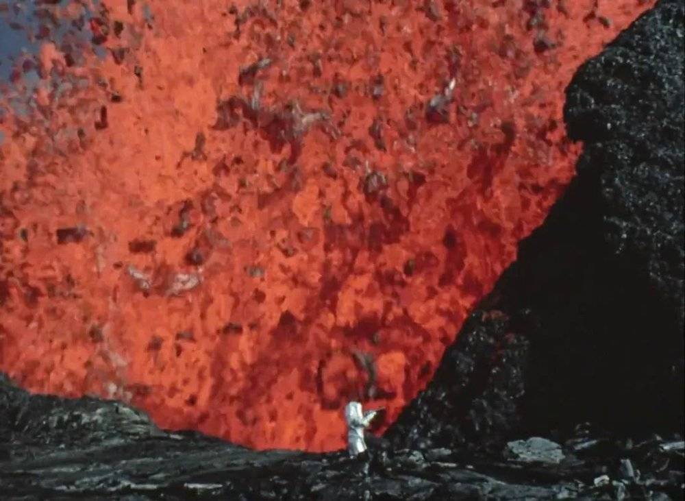 火山长久以来都是神圣的存在，人类和火山永远不可能平等。/《火山挚恋》剧照<br>
