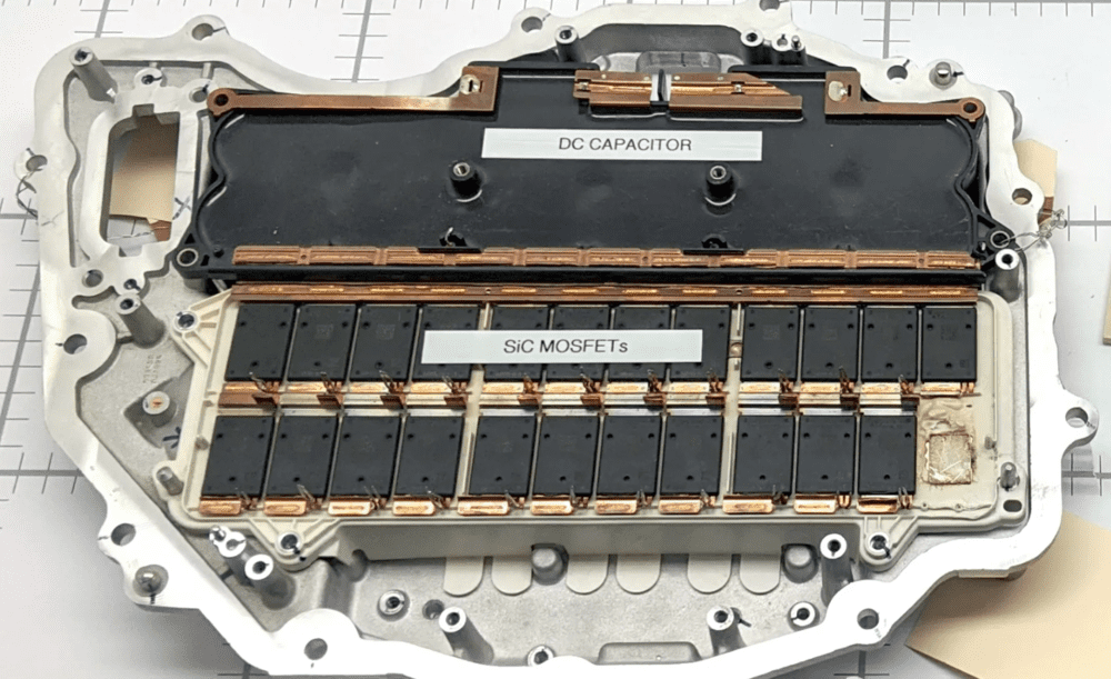 Model 3是第一款在电机控制器中采用SiC MOSFET的电动车