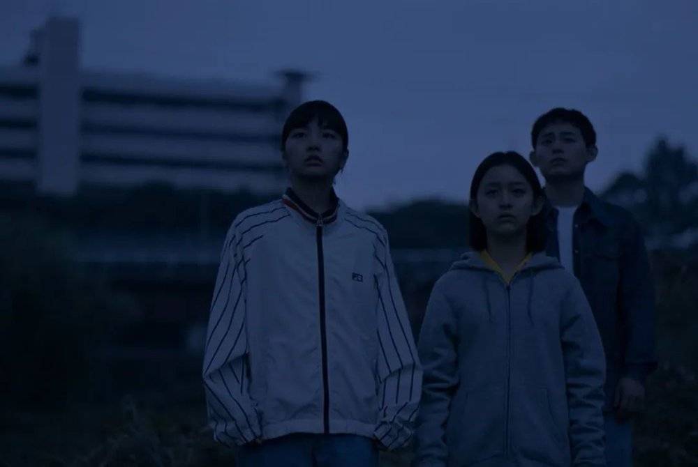 青少年群体往往有自己“隐秘的角落”。韩剧《蜂鸟》剧照。