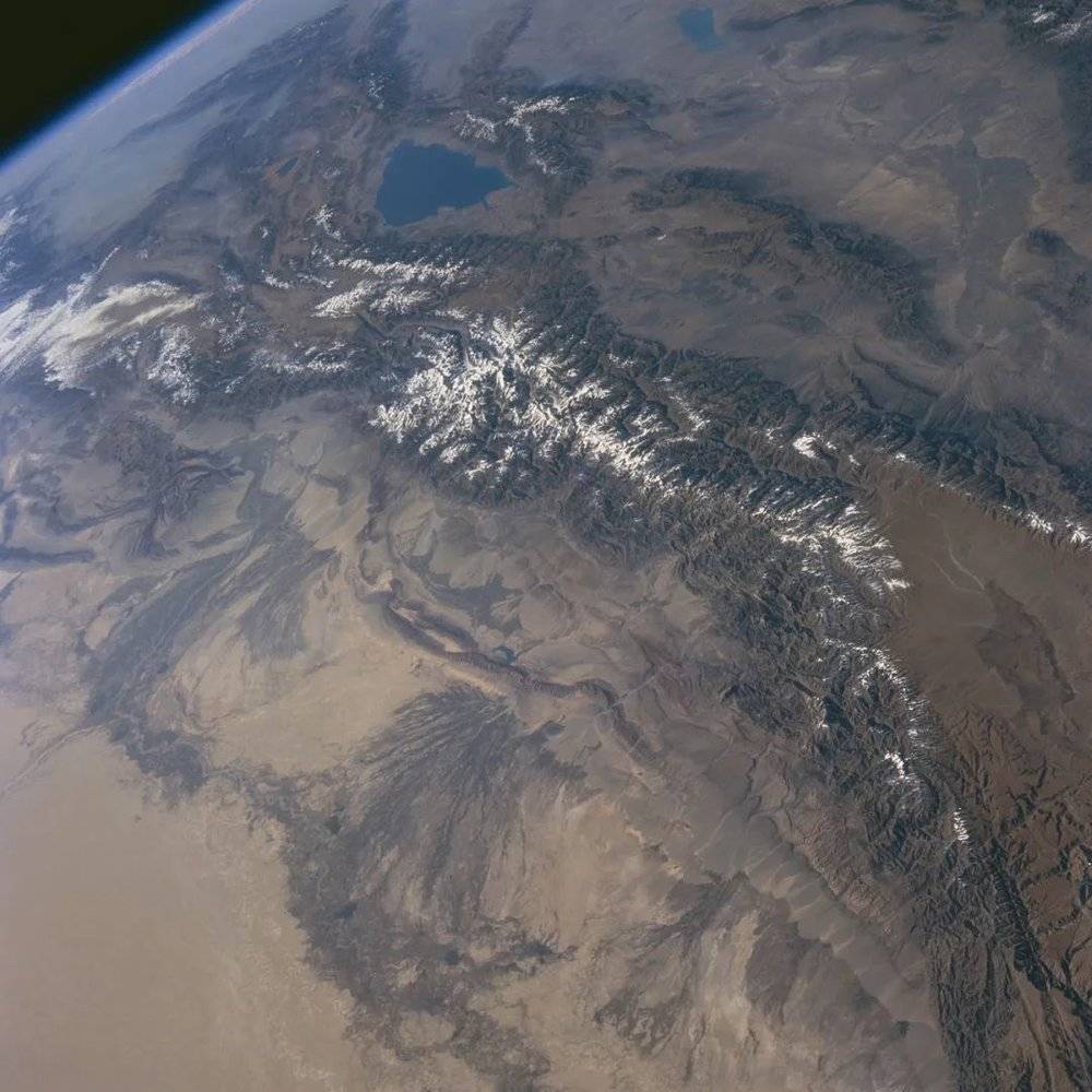 ▴ 卫星地图上的天山山脉 图/NASA<br>