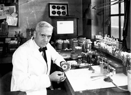 英国生物学家亚历山大·弗莱明（Alexander Fleming）