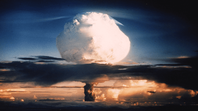 1952年，首颗氢弹试爆形成的蘑菇云 | 美国能源部
