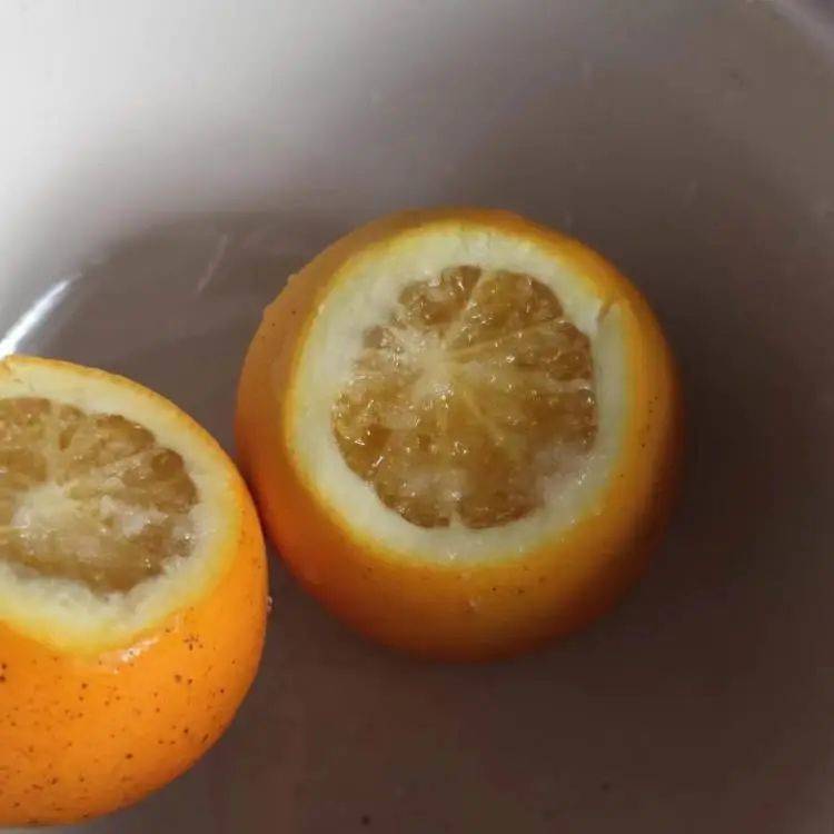刘五谷建议朋友吃蒸橙子。｜图源受访者