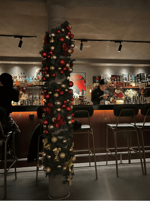 图 | 充满圣诞气息的酒吧