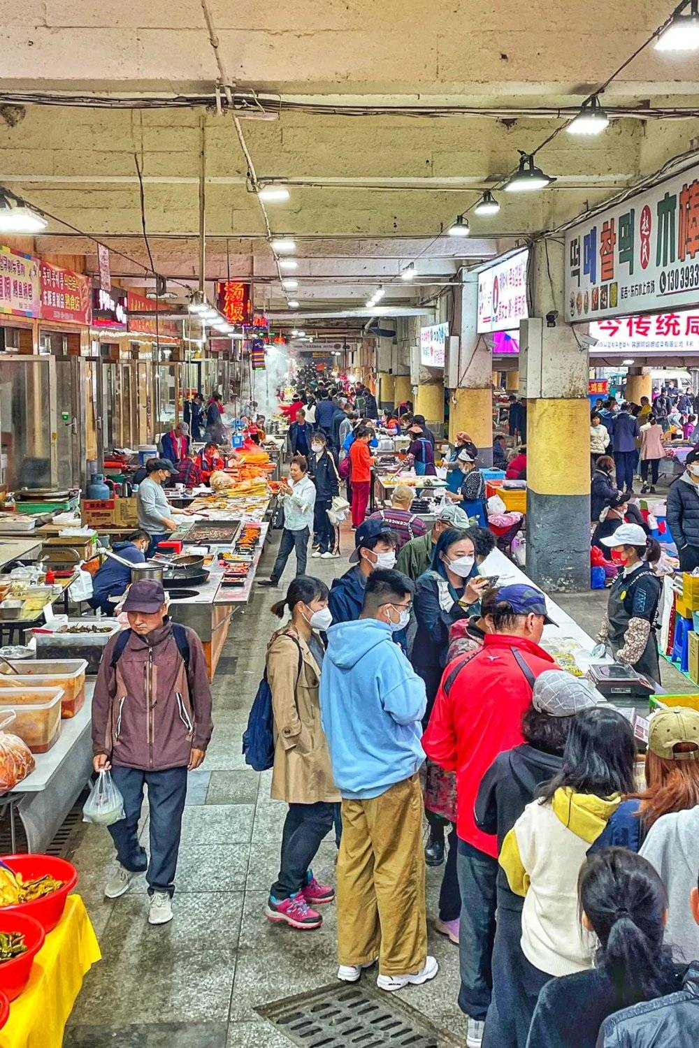 延吉水上市场，东北的“网红”早市。摄影/逻辑羊社长
