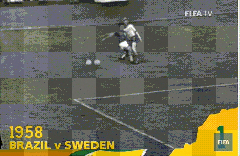 ▲1958年世界杯决赛，贝利打入个人第一粒世界杯决赛进球。