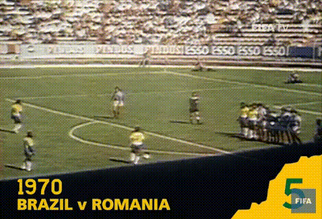 ▲1970年世界杯，贝利直接任意球攻破罗马尼亚球门。<br>