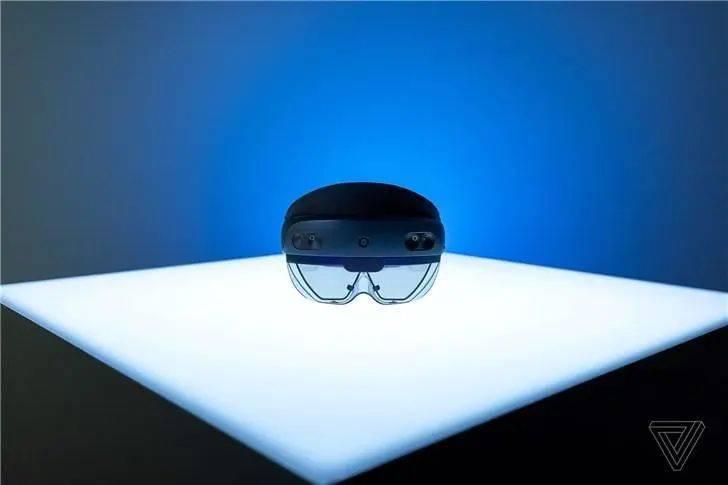 HoloLens2可视角度只有90度左右