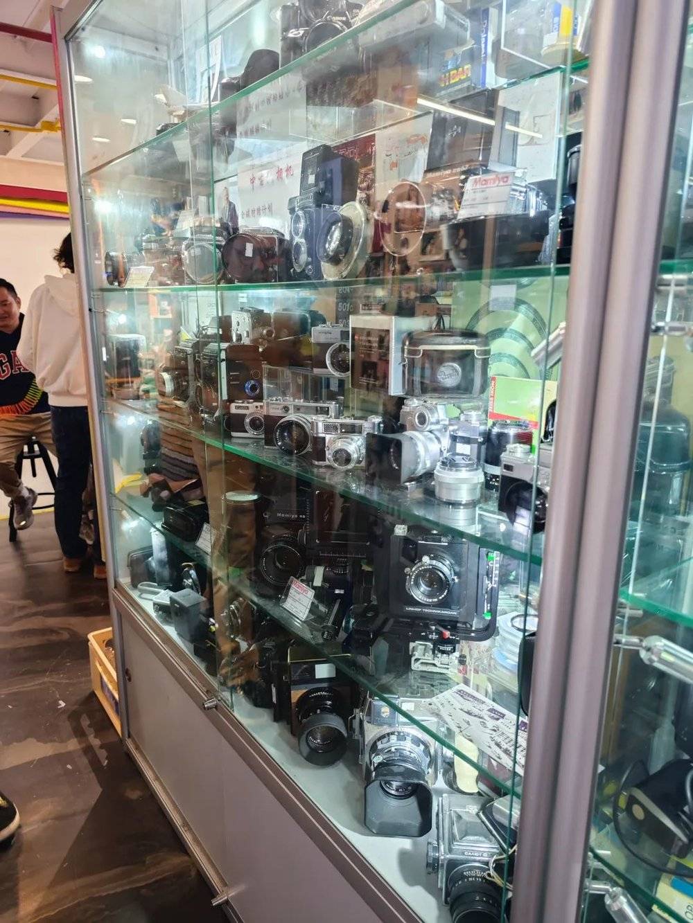 古老的胶片相机吸引了大批年轻人 图片来源：每经记者 杜蔚 摄<br>