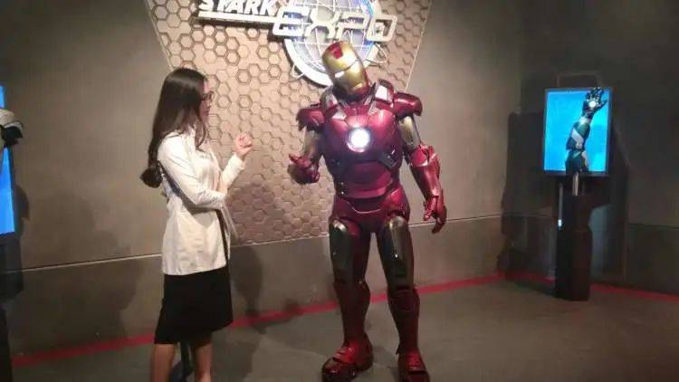 香港迪士尼乐园里的钢铁侠，说话声音都和电影几乎一样。/拍摄于2019年