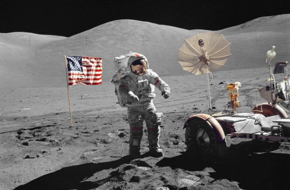 宇航员尤金·塞尔南1972年12月在月球表面执行的人类最后一次任务。© NASA