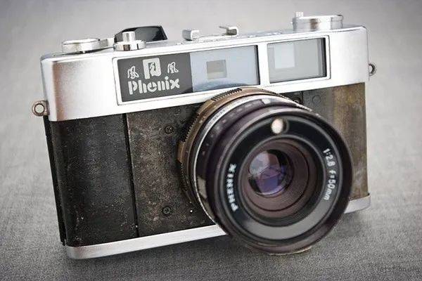 ▲取得凤凰商标后生产的205型相机<br>