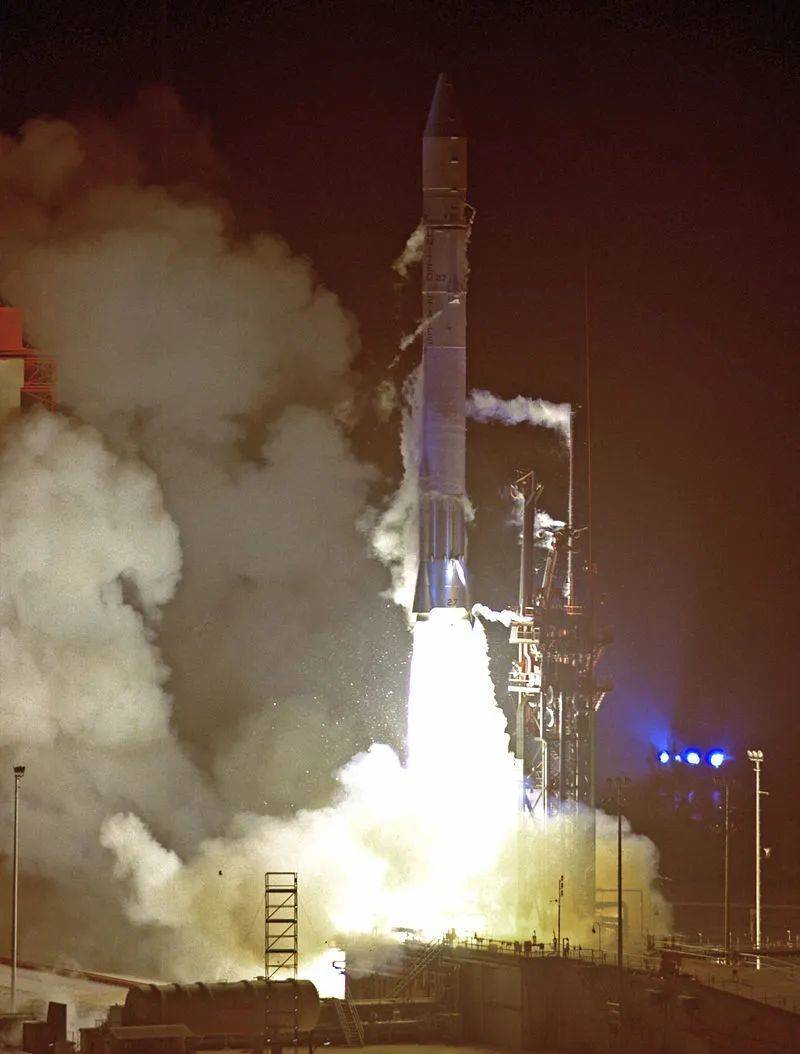 先驱者10号搭载擎天神-半人马（Atlas-Centaur）火箭升空。图片来源：NASA Ames Resarch Center (NASA-ARC)<br>