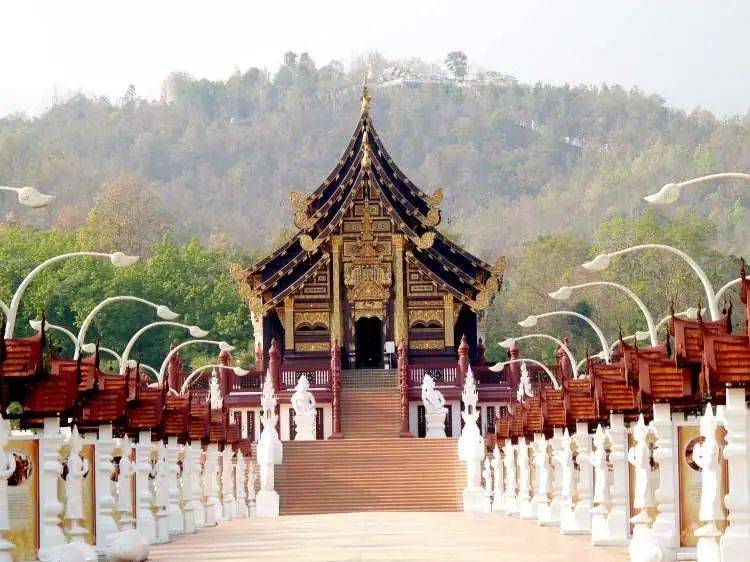 泰国的寺庙数量庞大，泰国观光局的数据显示，泰国有超过4万座的庙宇。/pexels<br label=图片备注 class=text-img-note>