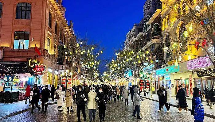 2023年春节前，恢复热闹的哈尔滨街头，图片：赵勇权