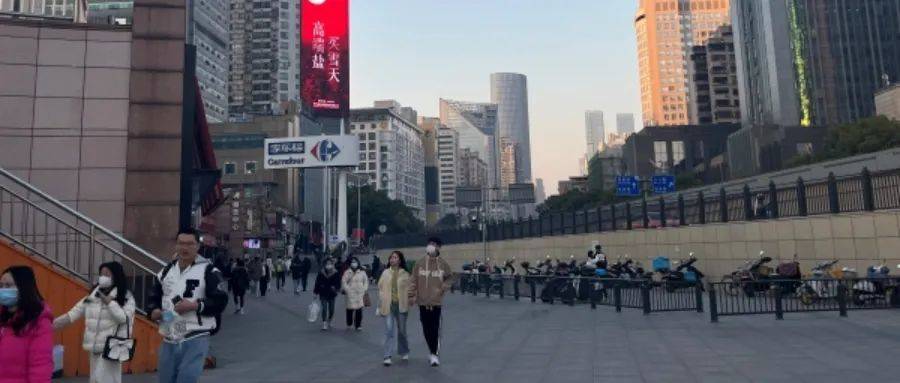 1月29日，家乐福立牌在芙蓉广场依旧醒目。图片来源：时代财经摄