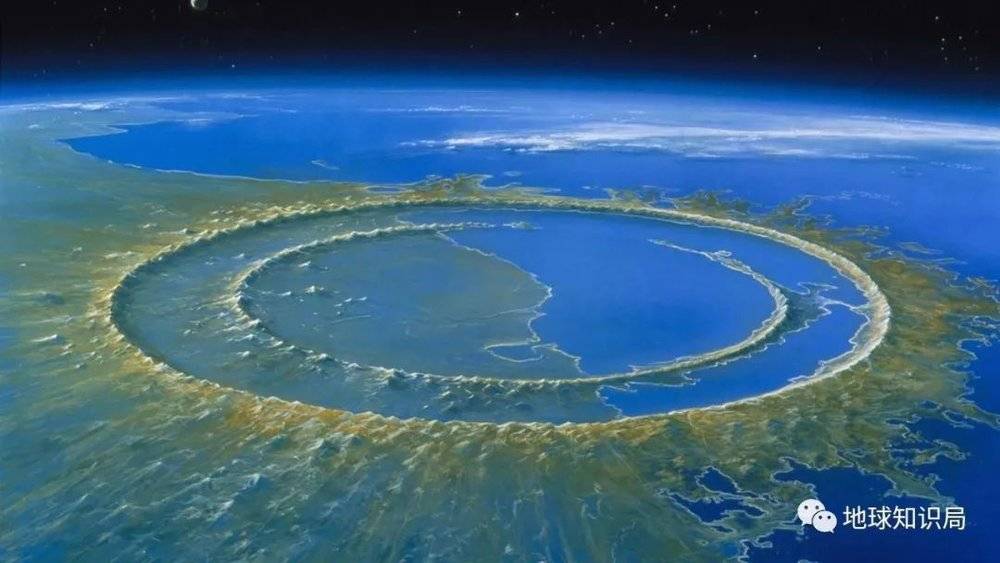 希克苏鲁伯陨石坑位置和场景效果图，从太空看的话，范围大到连地球弧度都能看到（图源：Flickr）