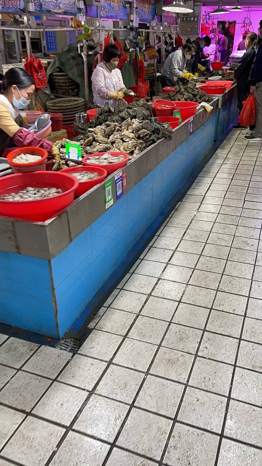 市场涌现了很多海鲜卖家 受访者供图<br>