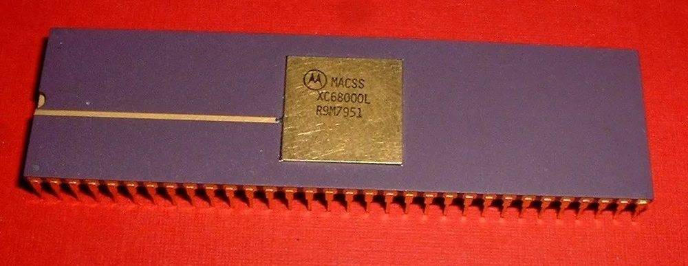 Motorola 68000芯片  图片来自：wikipedia