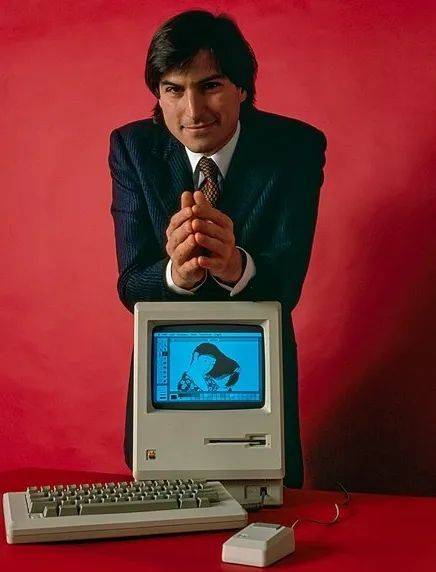 发布第一代Macintosh的乔布斯，1984年  图片来自：wikipedia