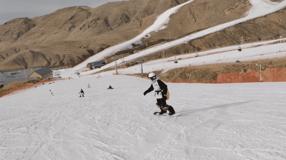 ▲马鬃山滑雪场滑雪游客。（李亮供图）<br>