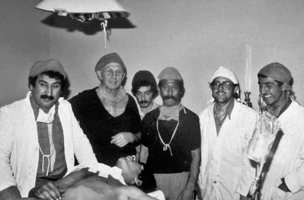 MSF最早取得的成功之一是在黎巴嫩内战初期执行了一次外科任务。1976年，该组织因其在黎巴嫩所作的努力被《时代周刊》称为“一个非凡的组织”，由此赢得了国际赞誉。（MSF）<br>