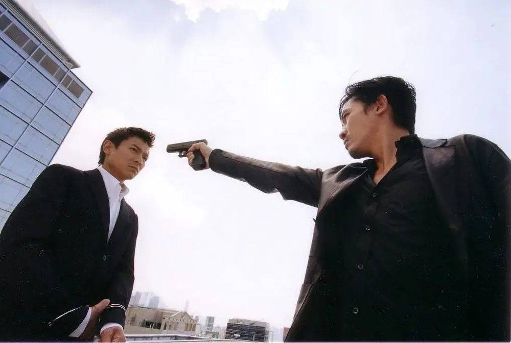 很多人最初对涉案剧的印象来自TVB的警匪片。/《无间道》<br>