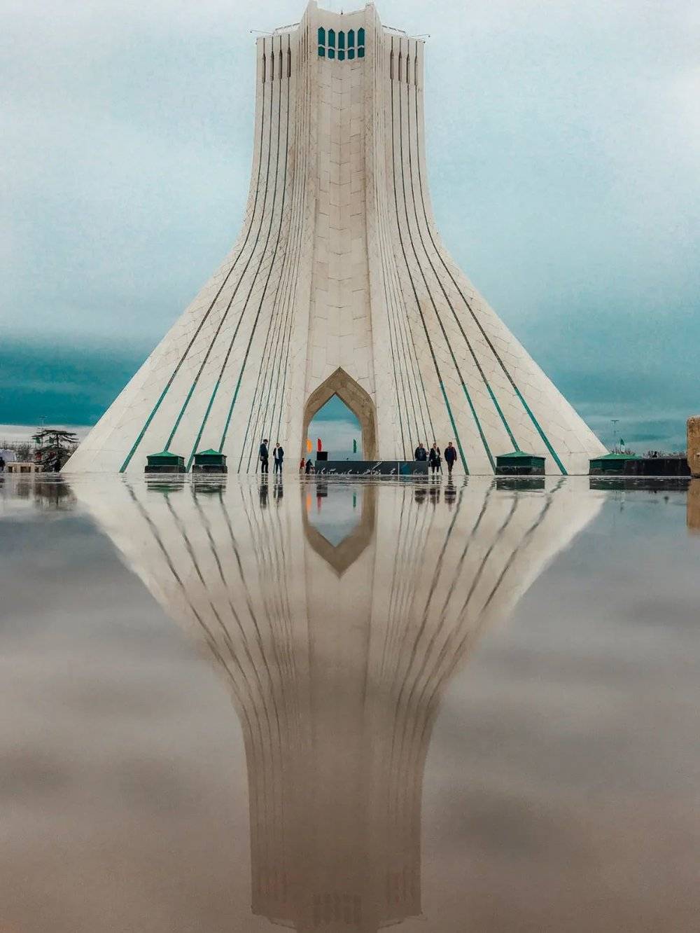 伊朗著名的azadi tower 图源：unsplash<br>