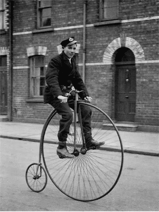 早期自行车，只考虑机械效率从来没考虑过人机功效问题，所以做成了摔车必骨折的造型  图片来自：pinterest