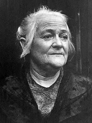德国妇女运动先驱克拉拉·柴特金，她在1910年首届国际妇女会议提出了设定国际妇女节的倡议 