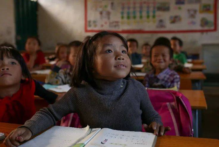 〓 乡村学校里的孩子。摄影：林樾<br>