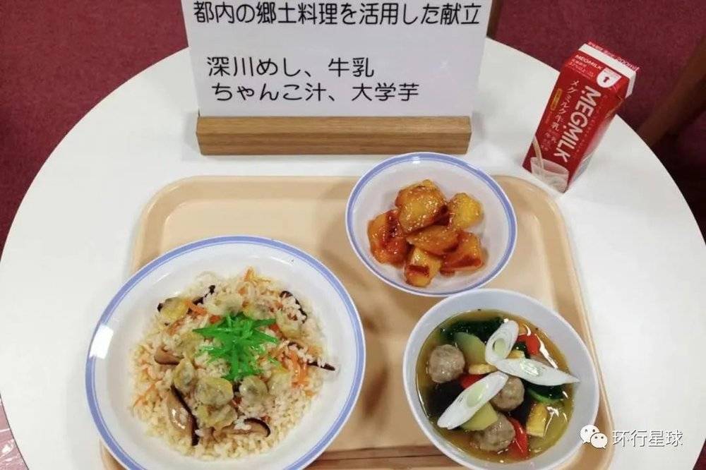 日本学校的营养午餐是都很精心准备，不过，每个人必须全部吃完，不能剩饭也确实很有压力