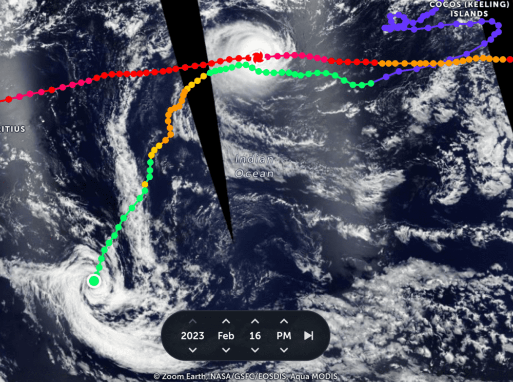 2月16日情形，“弗雷迪”靠近“丁加尼”的中心轨迹，第三次减弱，左下方是即将变性为温带气旋的“丁加尼”<br>