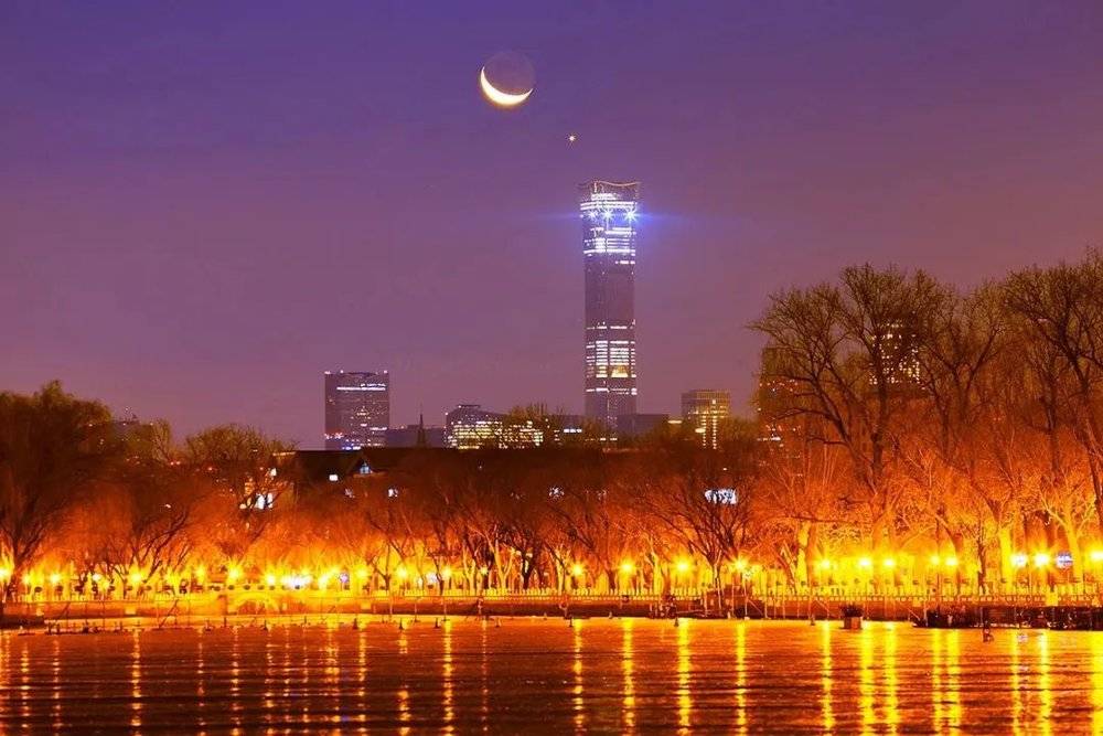 2019年1月2日清晨的月伴金星，而今天傍晚的金星和月亮，就算掩不上（比如北京），也会近得多 | 公爵 & 夜空中国<br>