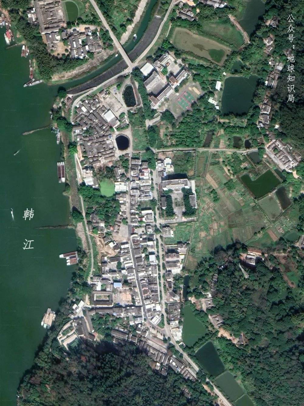 潮州市的一座小镇，沿江展开建设（底图：Google map）