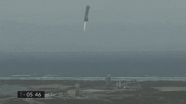 图/SN15反推落地，成功完成了星舰原型机的亚轨道高空试飞（SpaceX）<br>