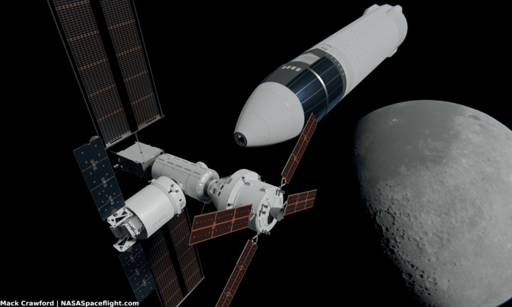 图/星舰登月舱与月球轨道平台门户对接，右侧可见猎户座载人飞船（Mack Crawford & NASASpaceflight.com）<br>