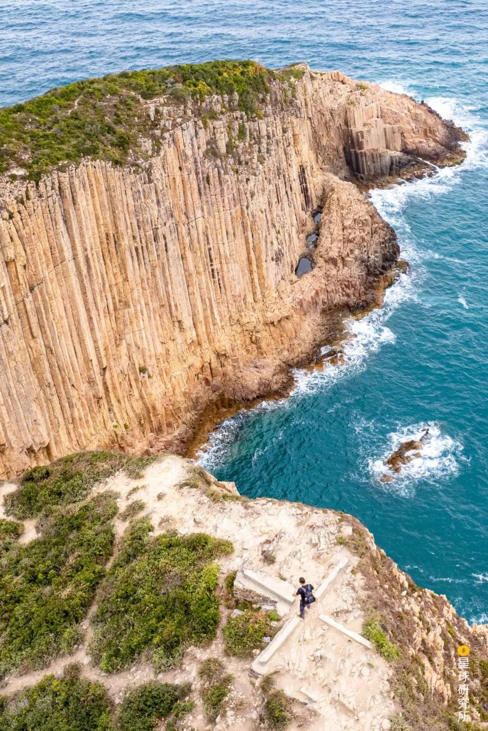 破边洲的浅色六角岩柱，香港的六角岩柱分布面积超过100平方公里，为世界之最，摄影师@阿东Dol