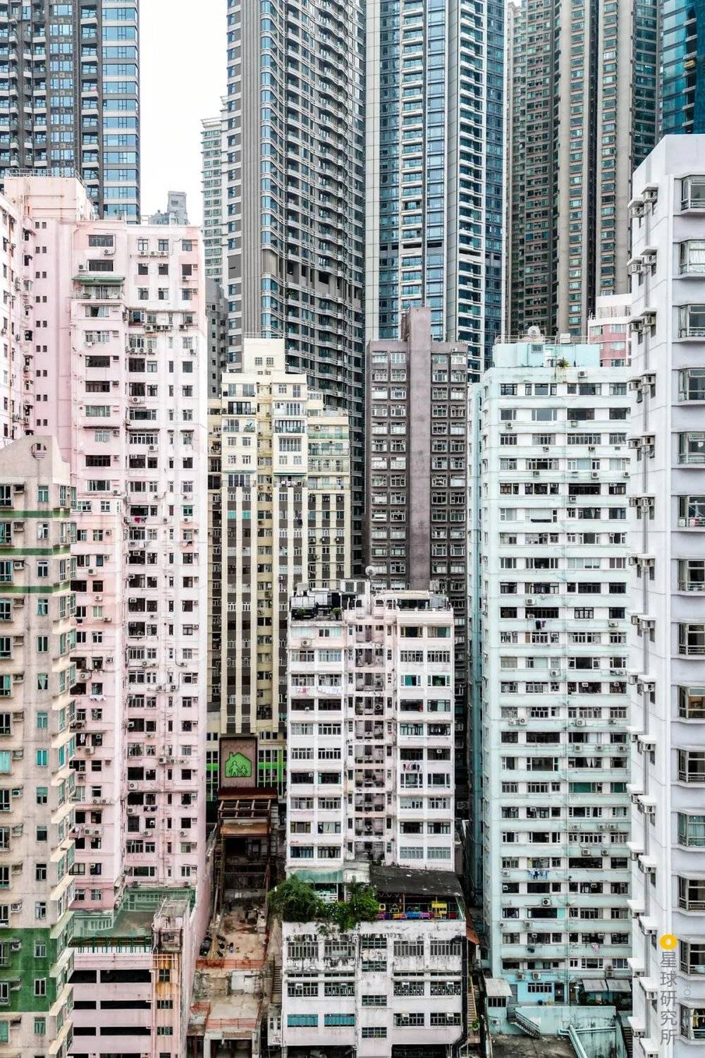 香港上环附近的高楼群，摄影师@称心