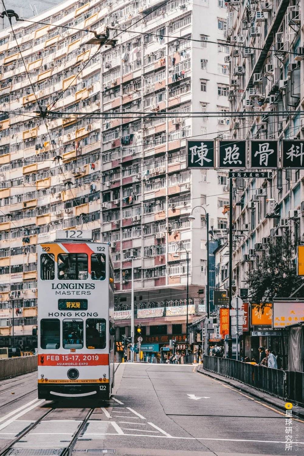 香港有轨电车“叮叮车”，宽度仅为1.98米，摄影师@王楠