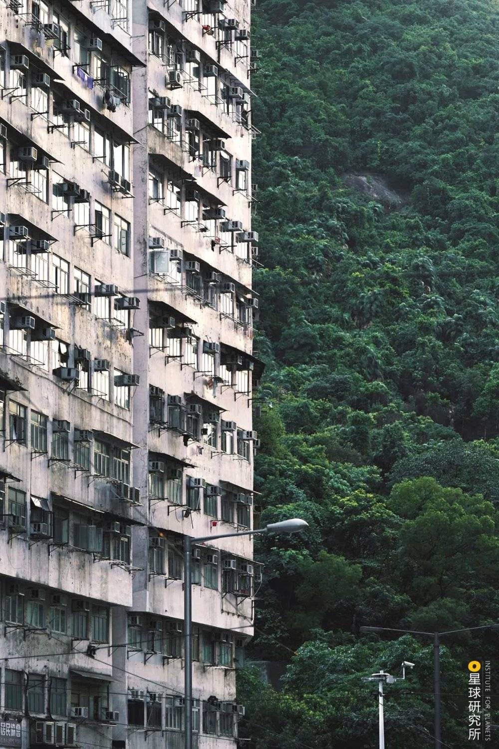 香港城市与山海紧密相连，摄影师@鹿椰青&帽匠HatterWei