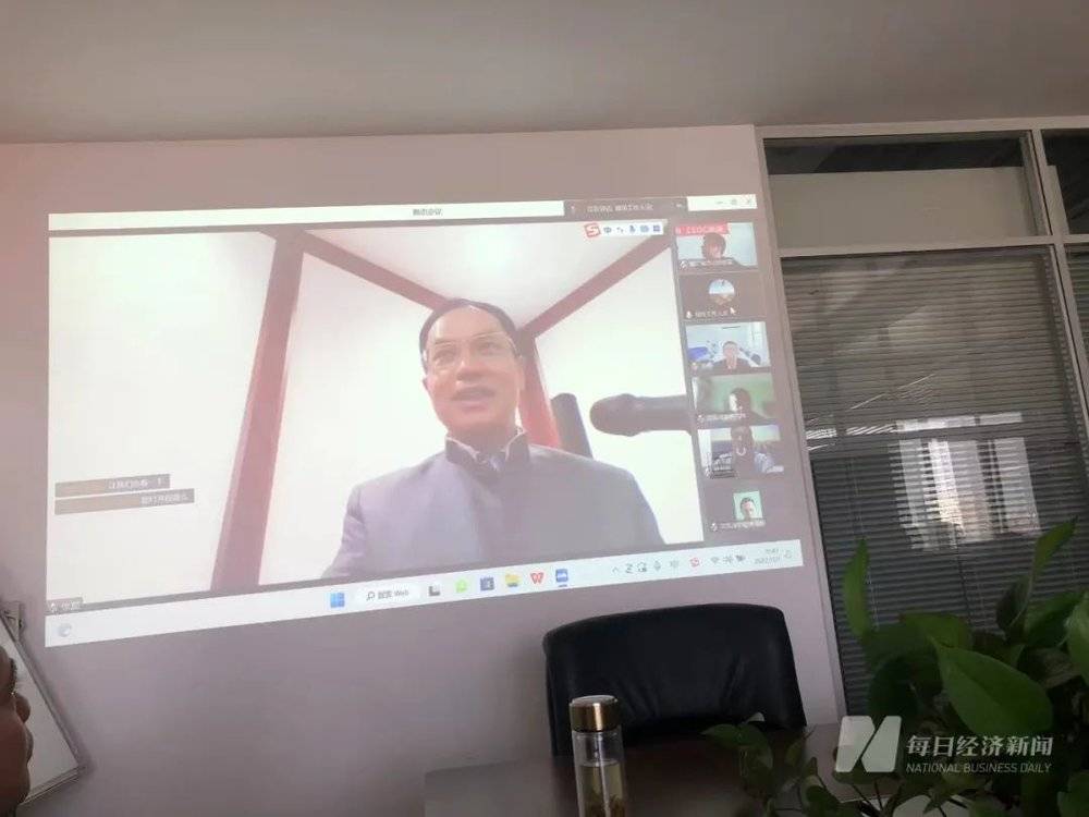 2022年11月1日，李河君出席视频会议 受访者供图