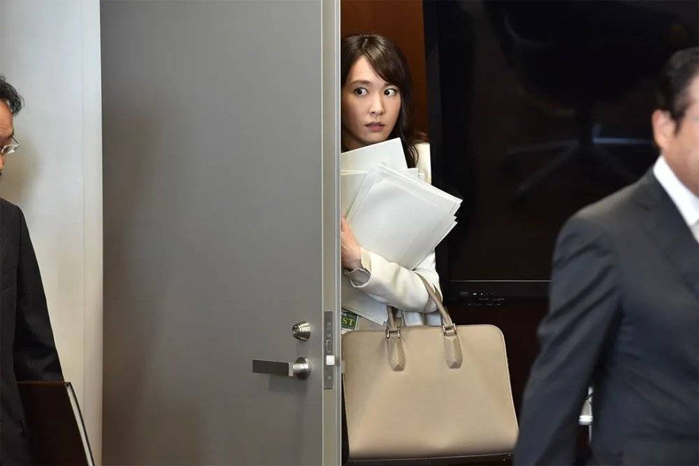 在日本，女性在职场中长期处于弱势地位。/《无法成为野兽的我们》剧照<br>