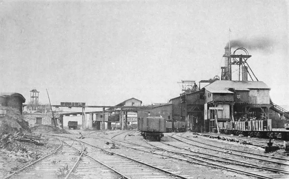 （1877年，李鸿章兴办的开滦矿务局，可以视为官办工业的发源地）<br>