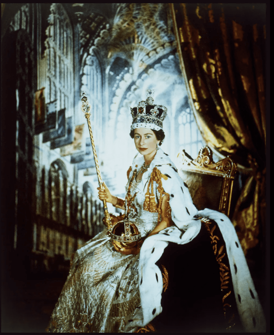 1953年，伊丽莎白二世女王的加冕肖像。/ Victoria & Albert Museum， London<br>