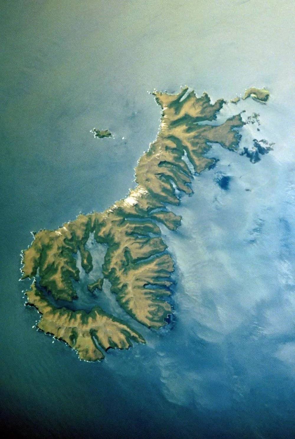 奥克兰群岛是位于新西兰南岛布拉夫港以南465公里处的无人岛屿（图片来源：NASA）