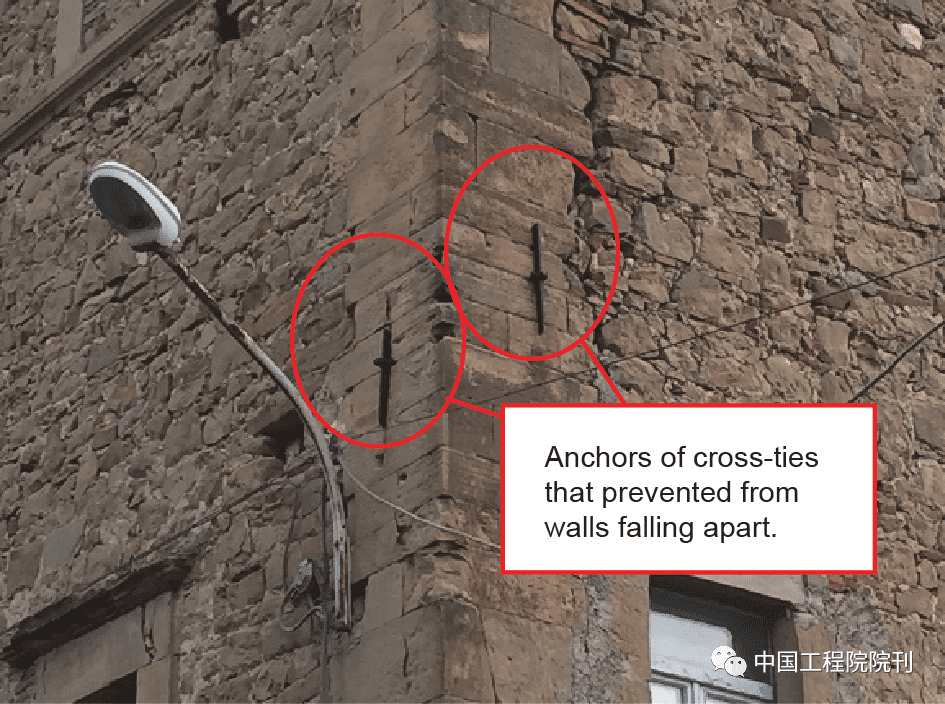 图4 阿玛特里切地震中幸存的交叉加固砌体结构建筑<br label=图片备注 class=text-img-note>